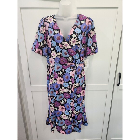 Nicole Miller Dresses & Skirts - NWT Nicole Miller Floral Black Pink Blue White Fit/Flare Dress Size M Lined
